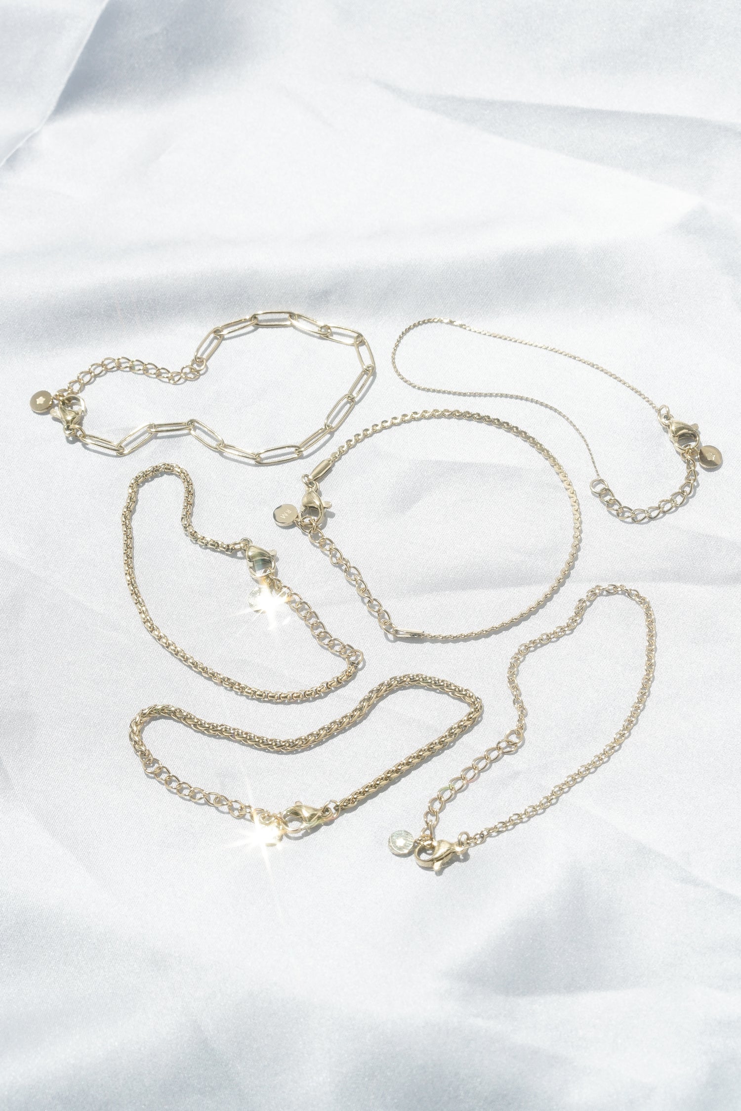 Super Tiny Wave Chain Bracelet - Image 4